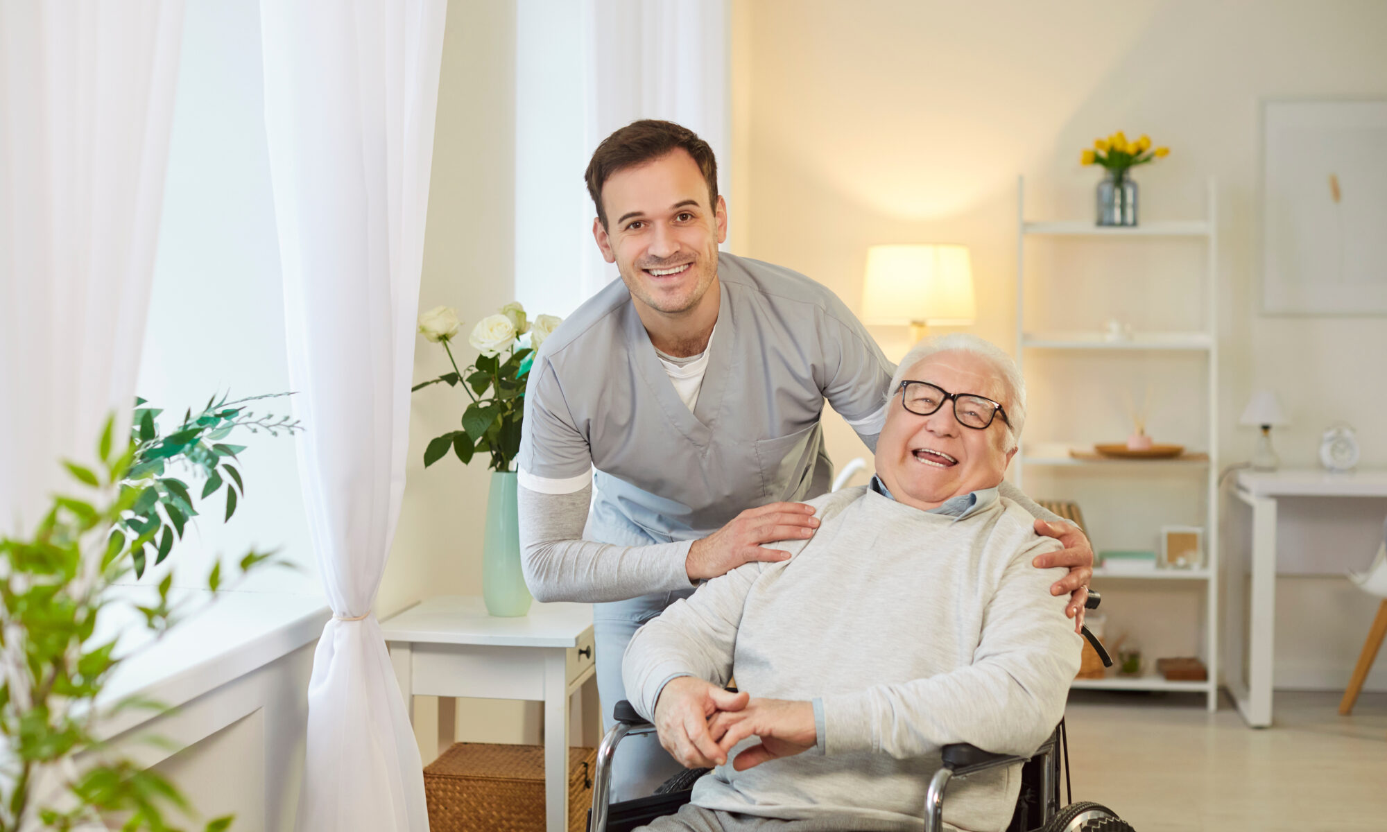 Independent Caregiver vs. Agency: How to Decide